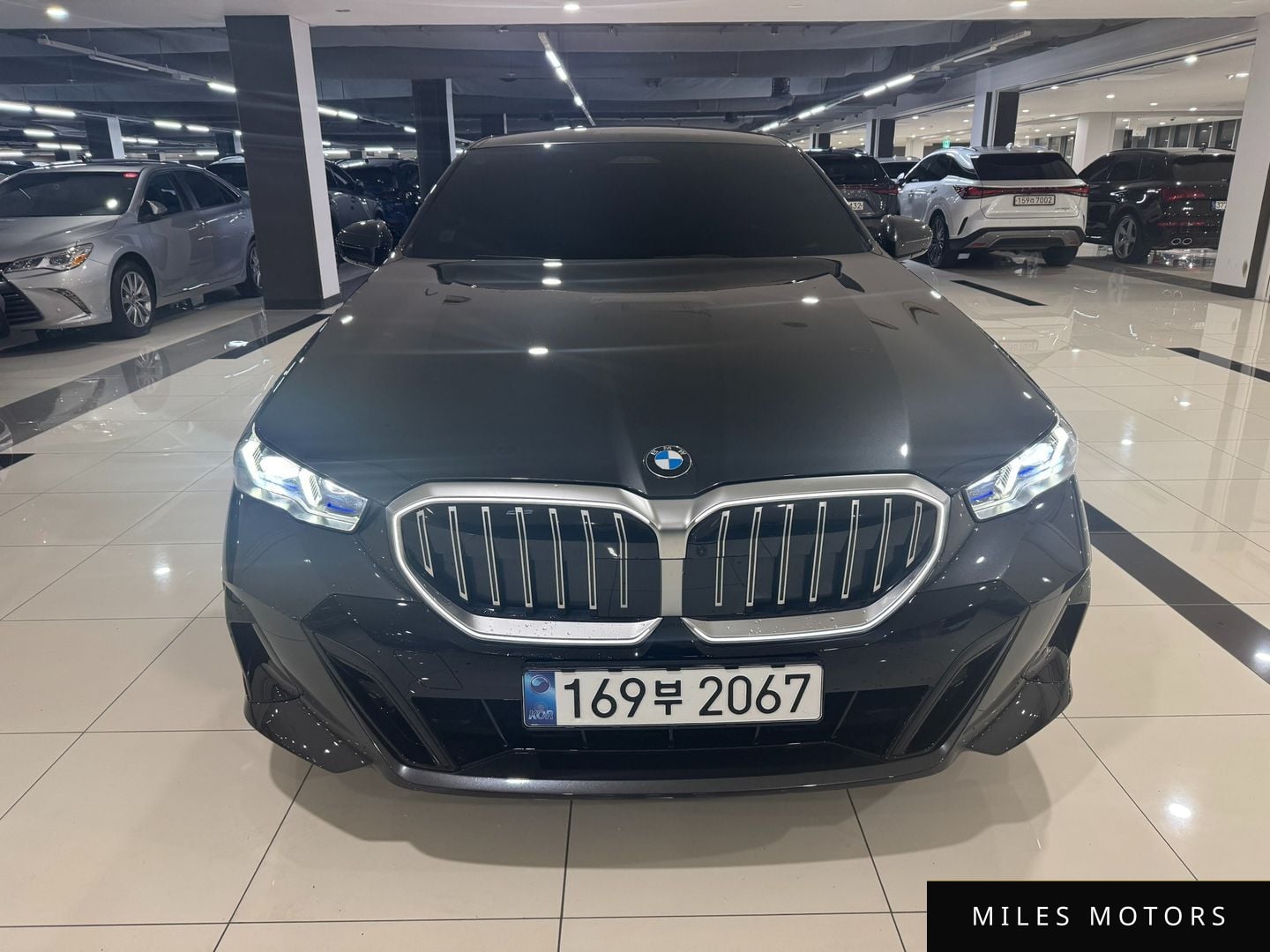 BMW 5 Series (G60) 2024 — миниатюра 3