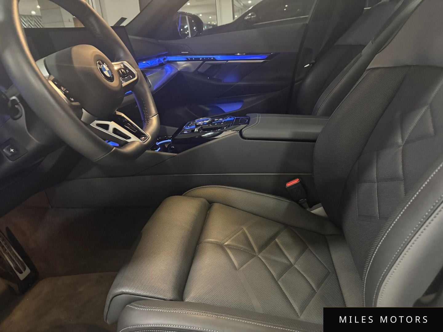 BMW 5 Series (G60) 2024 — миниатюра 12