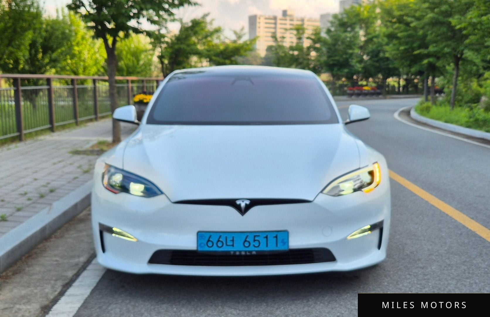 Tesla Model S 2023 — миниатюра 2