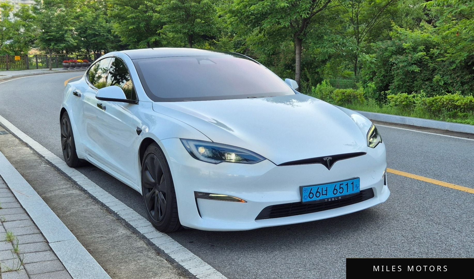 Tesla Model S 2023 — миниатюра 3
