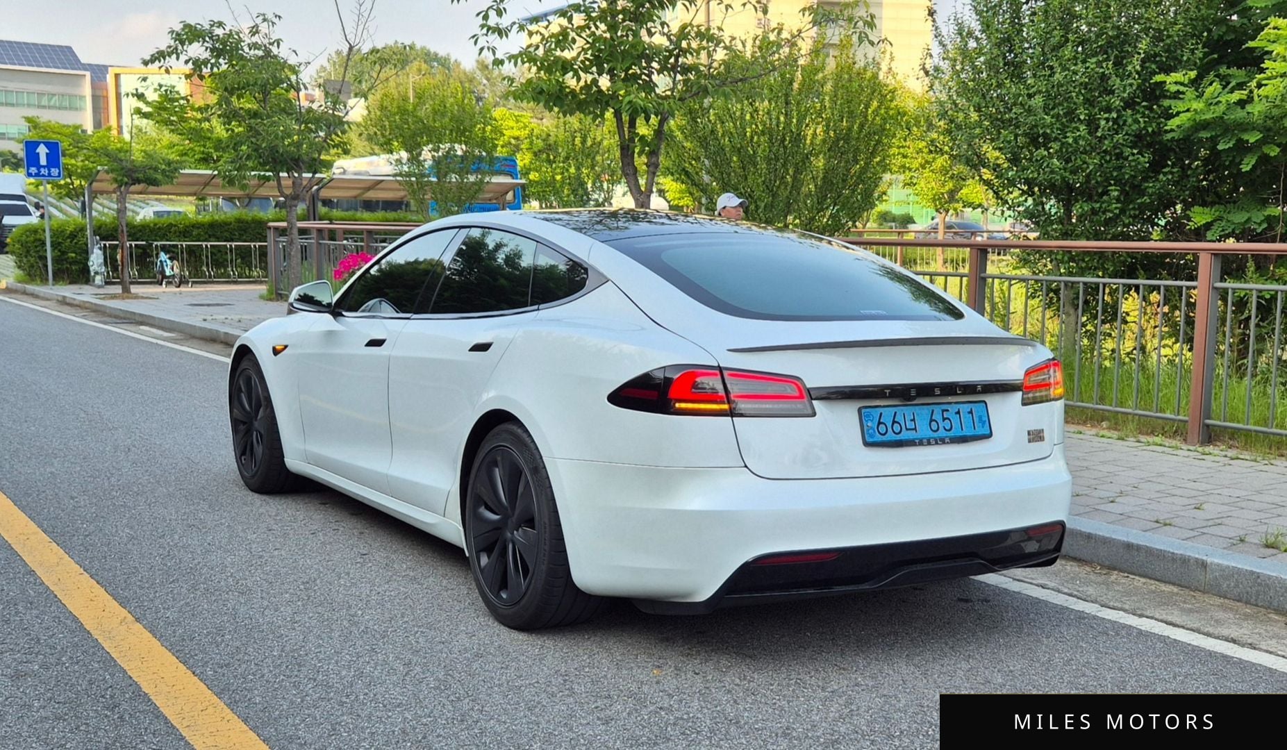 Tesla Model S 2023 — миниатюра 4