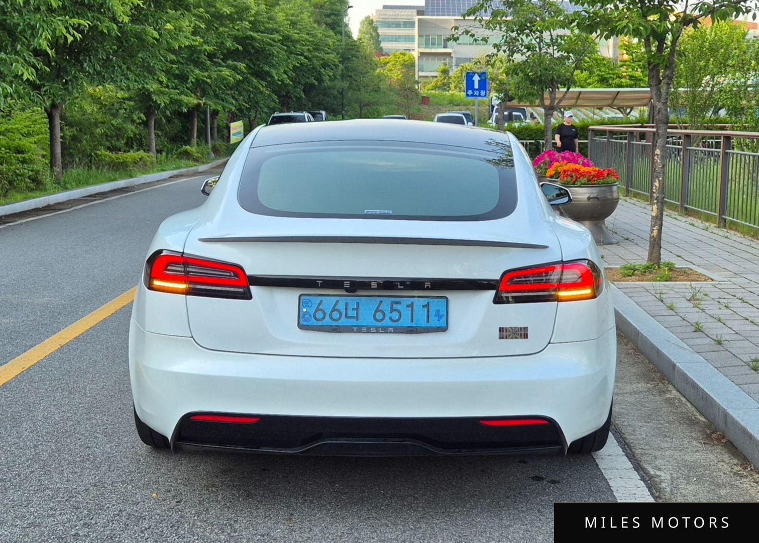 Tesla Model S 2023 — миниатюра 5