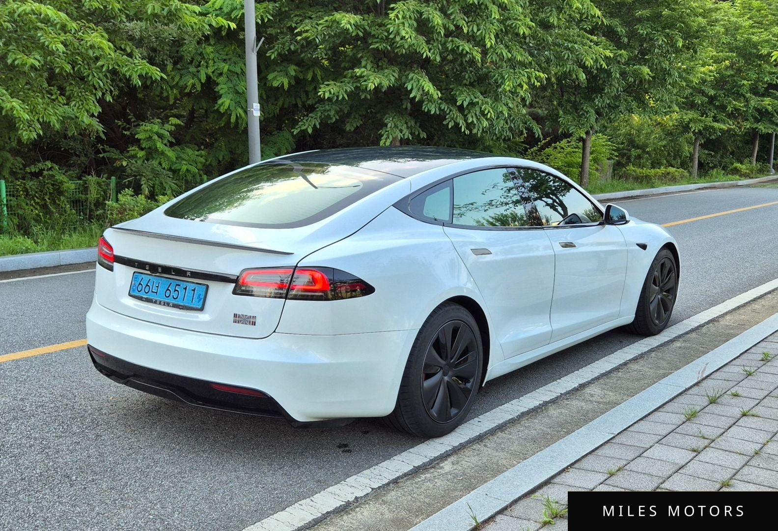 Tesla Model S 2023 — миниатюра 6
