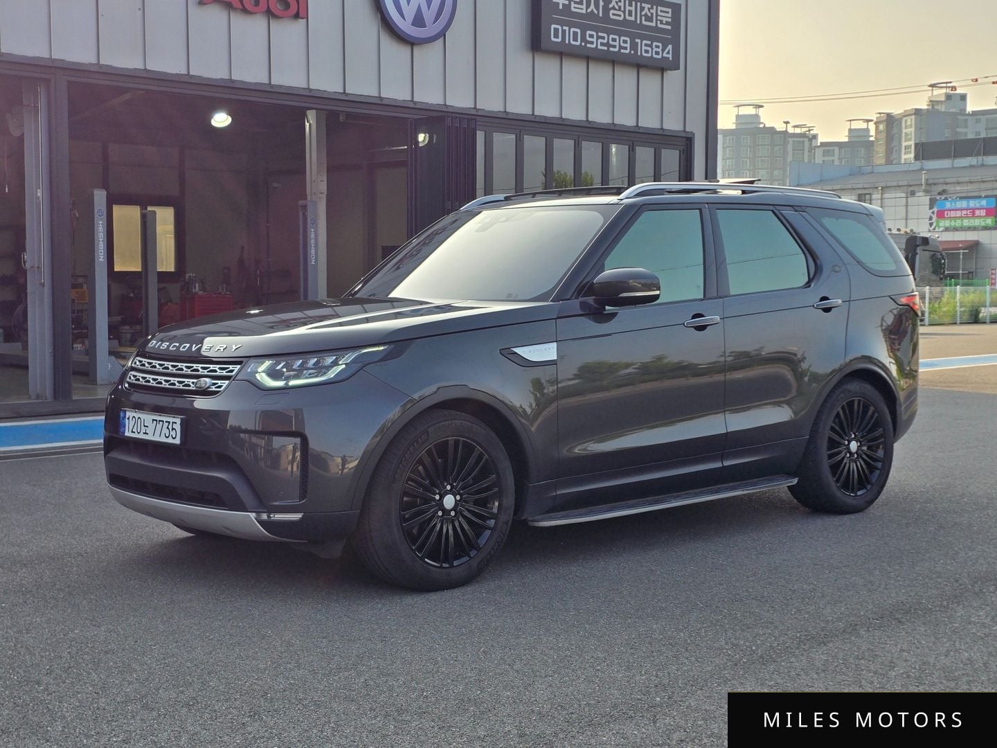 Land Rover Discovery 2018 — фото 1 из 12