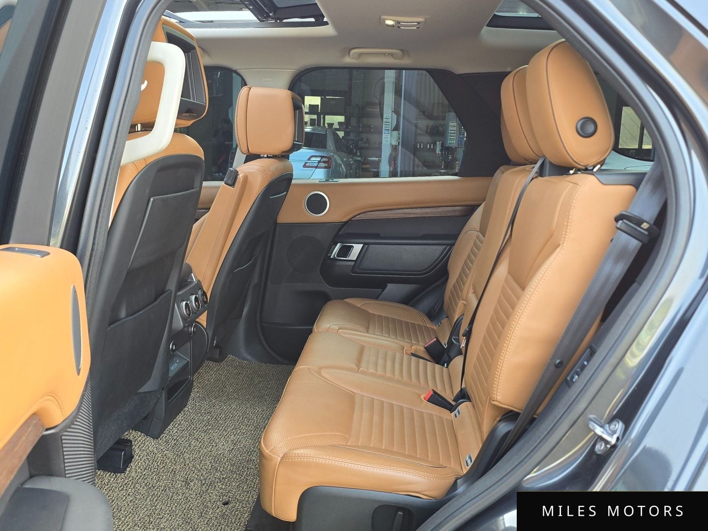 Land Rover Discovery 2018 — миниатюра 10