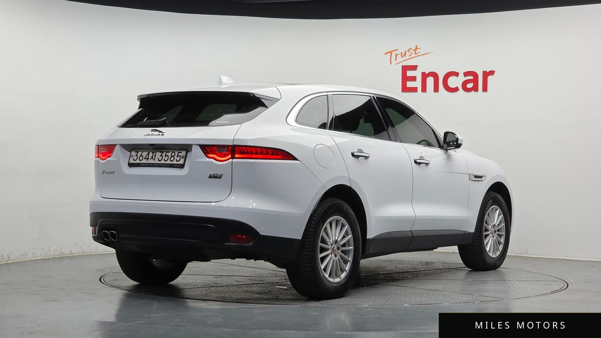 Jaguar F-PACE 2018 — миниатюра 2