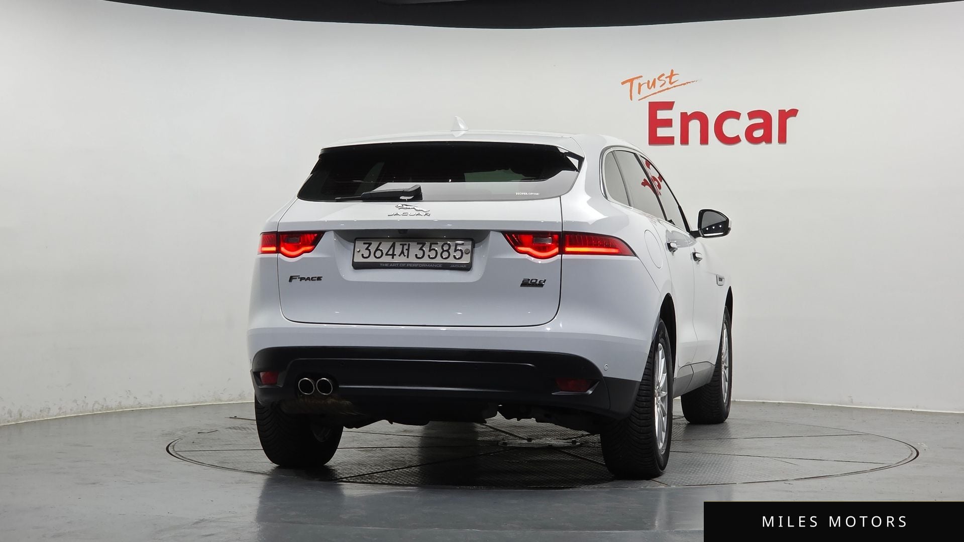 Jaguar F-PACE 2018 — миниатюра 4