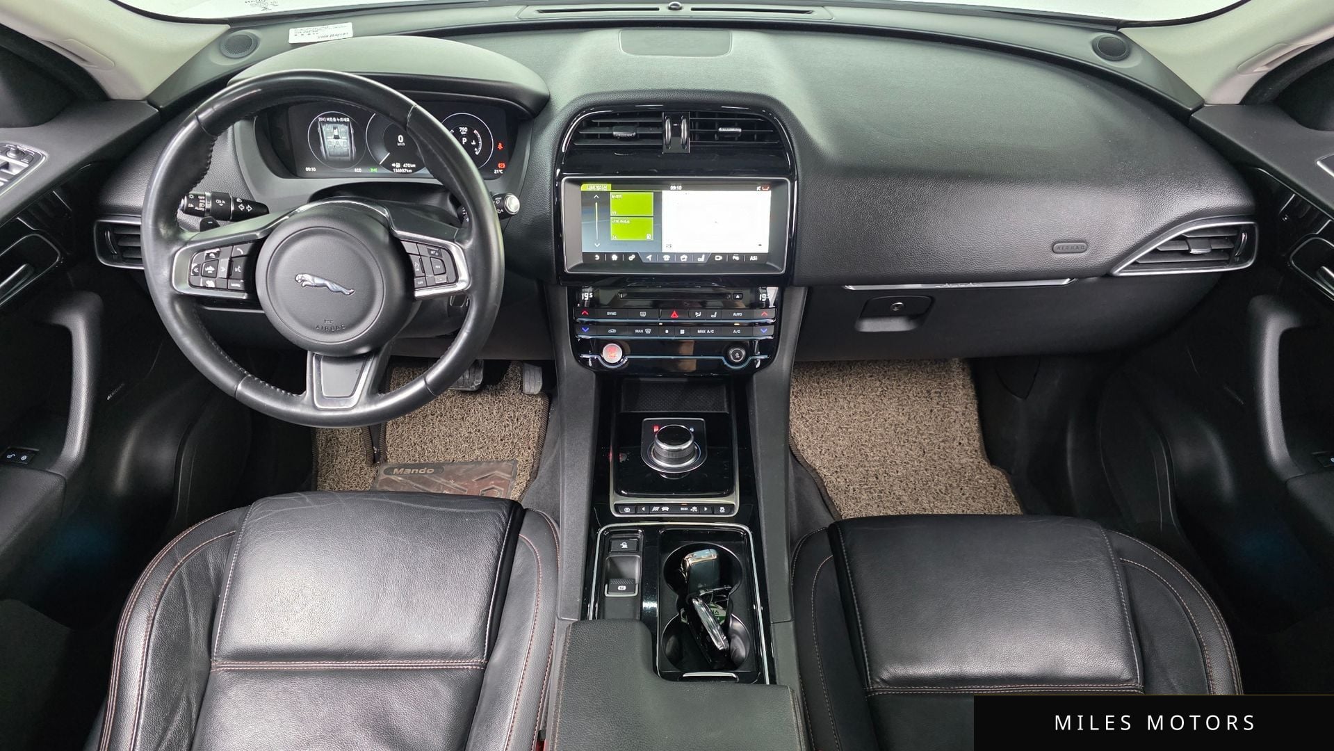 Jaguar F-PACE 2018 — миниатюра 10