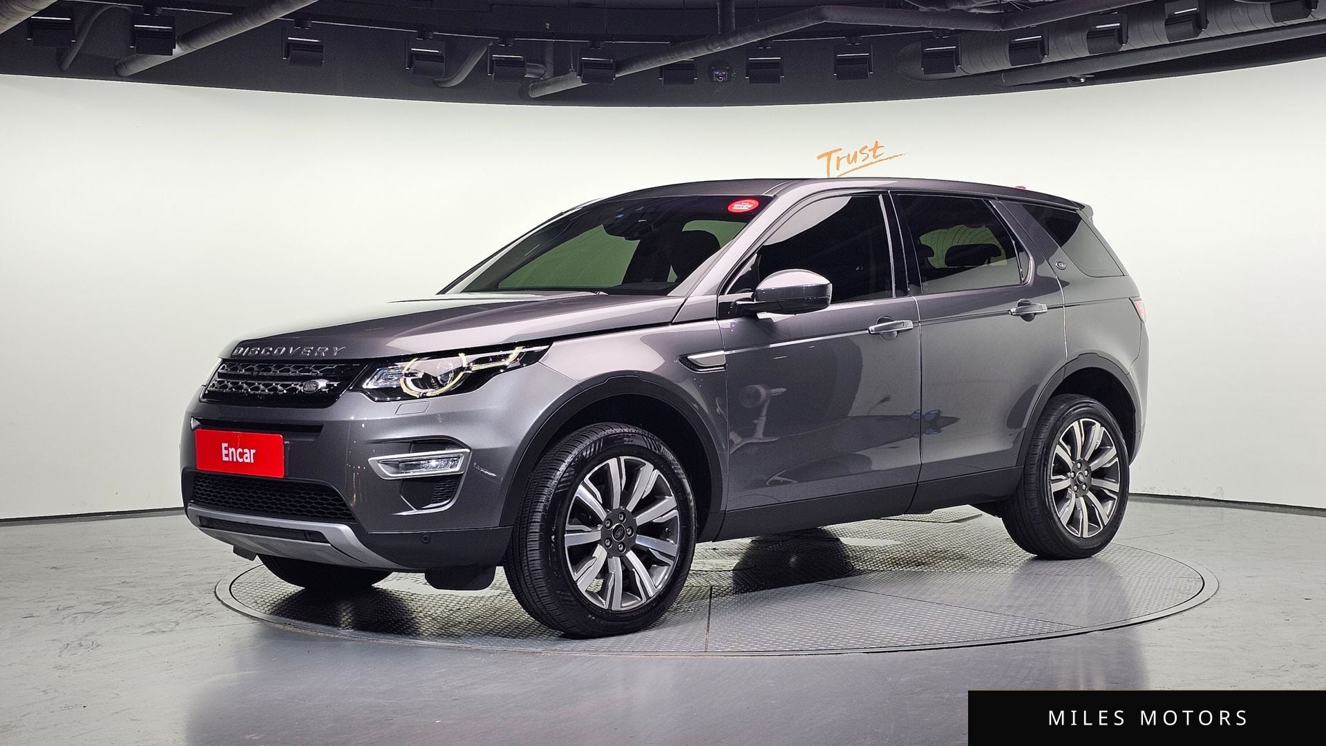 Land Rover Discovery Sport 2017 — фото 1 из 12