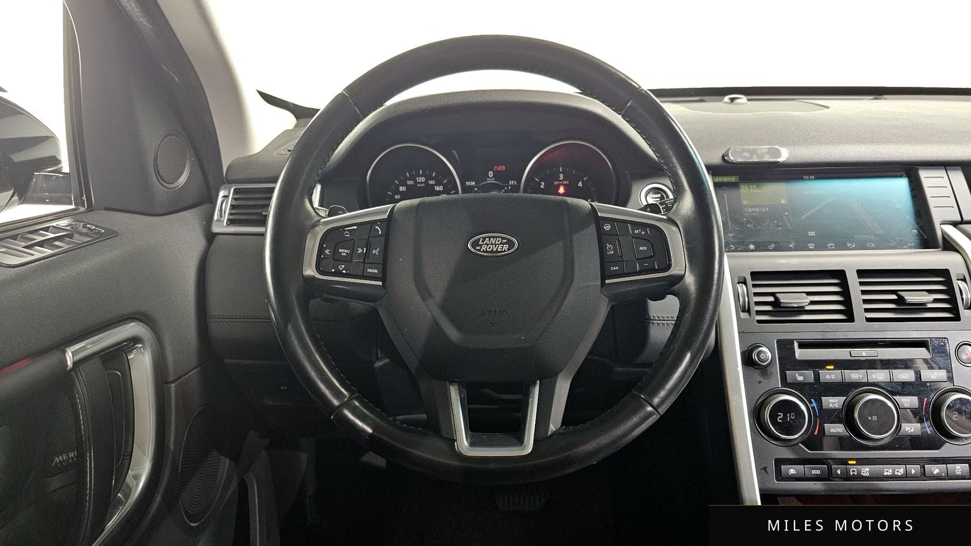 Land Rover Discovery Sport 2017 — миниатюра 12