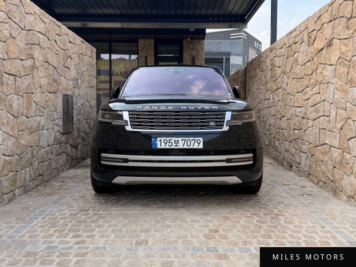 Land Rover Range Rover 2023 — фото 1 из 12