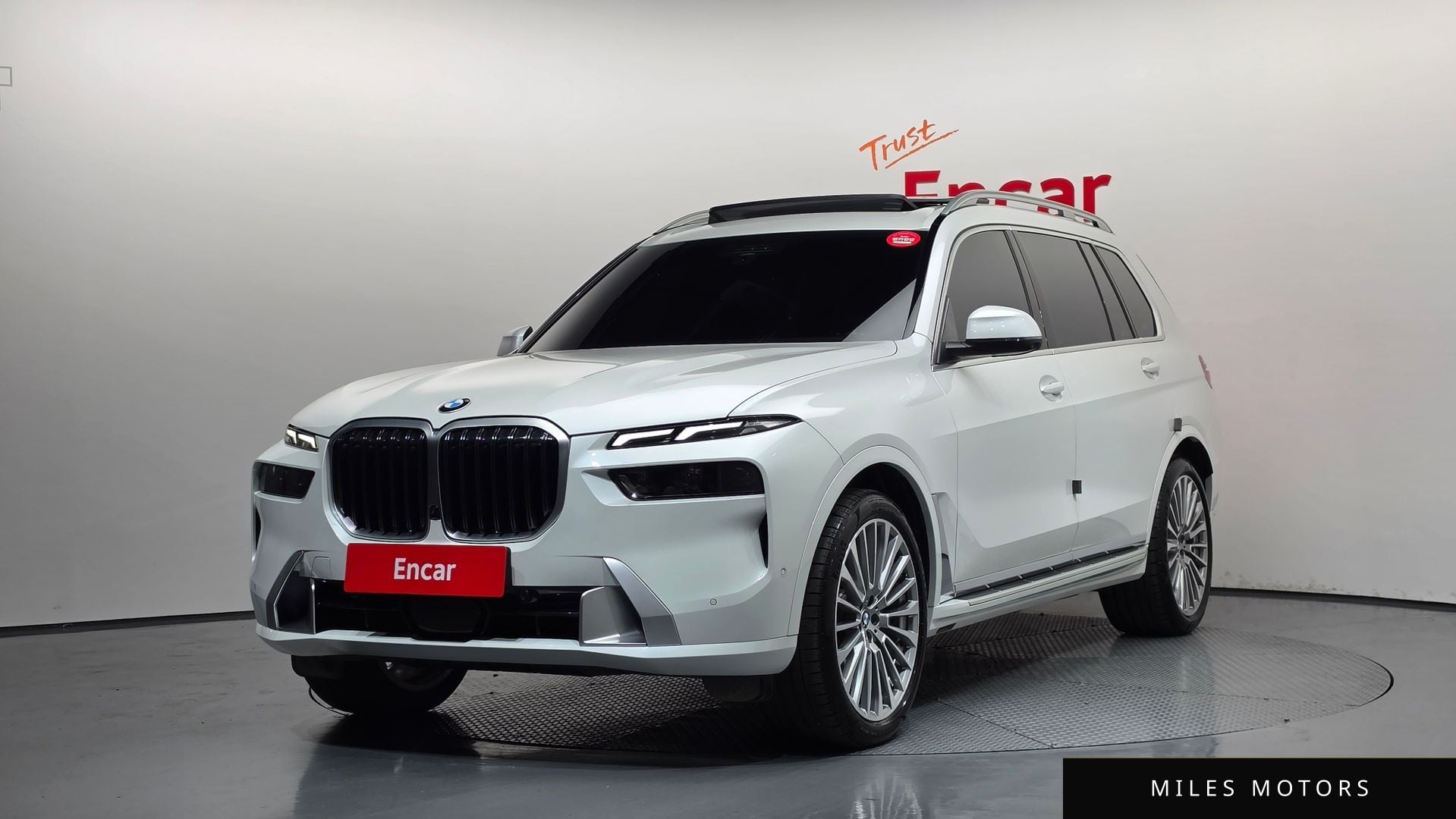 BMW X7 (G07) 2024 — фото 1 из 12