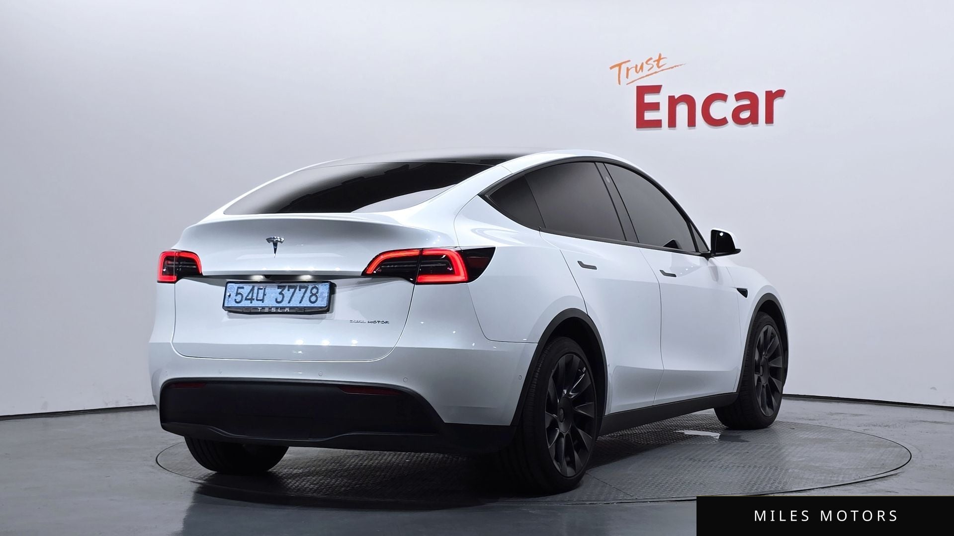 Tesla Model Y 2021 — миниатюра 2