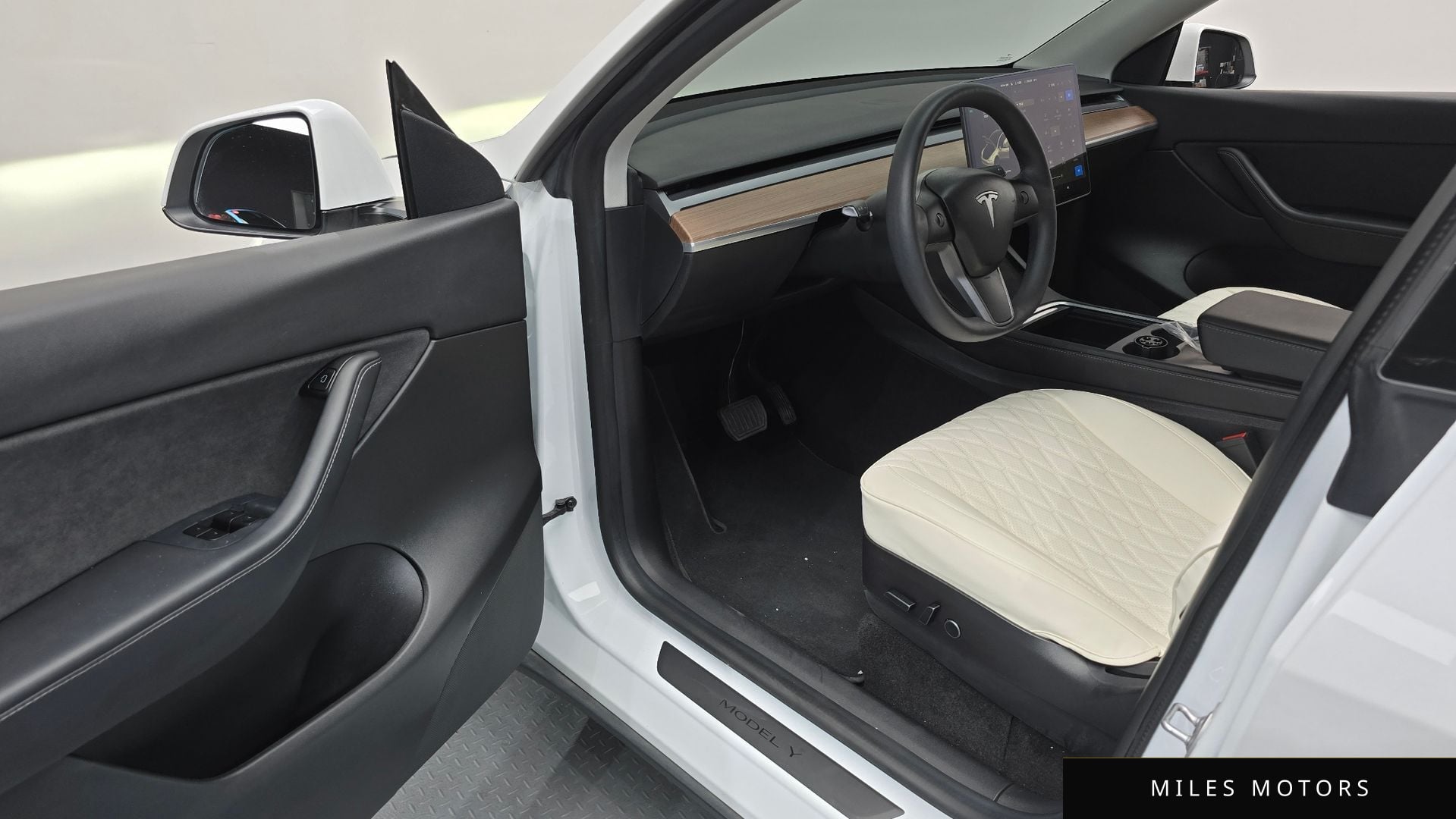 Tesla Model Y 2021 — миниатюра 10