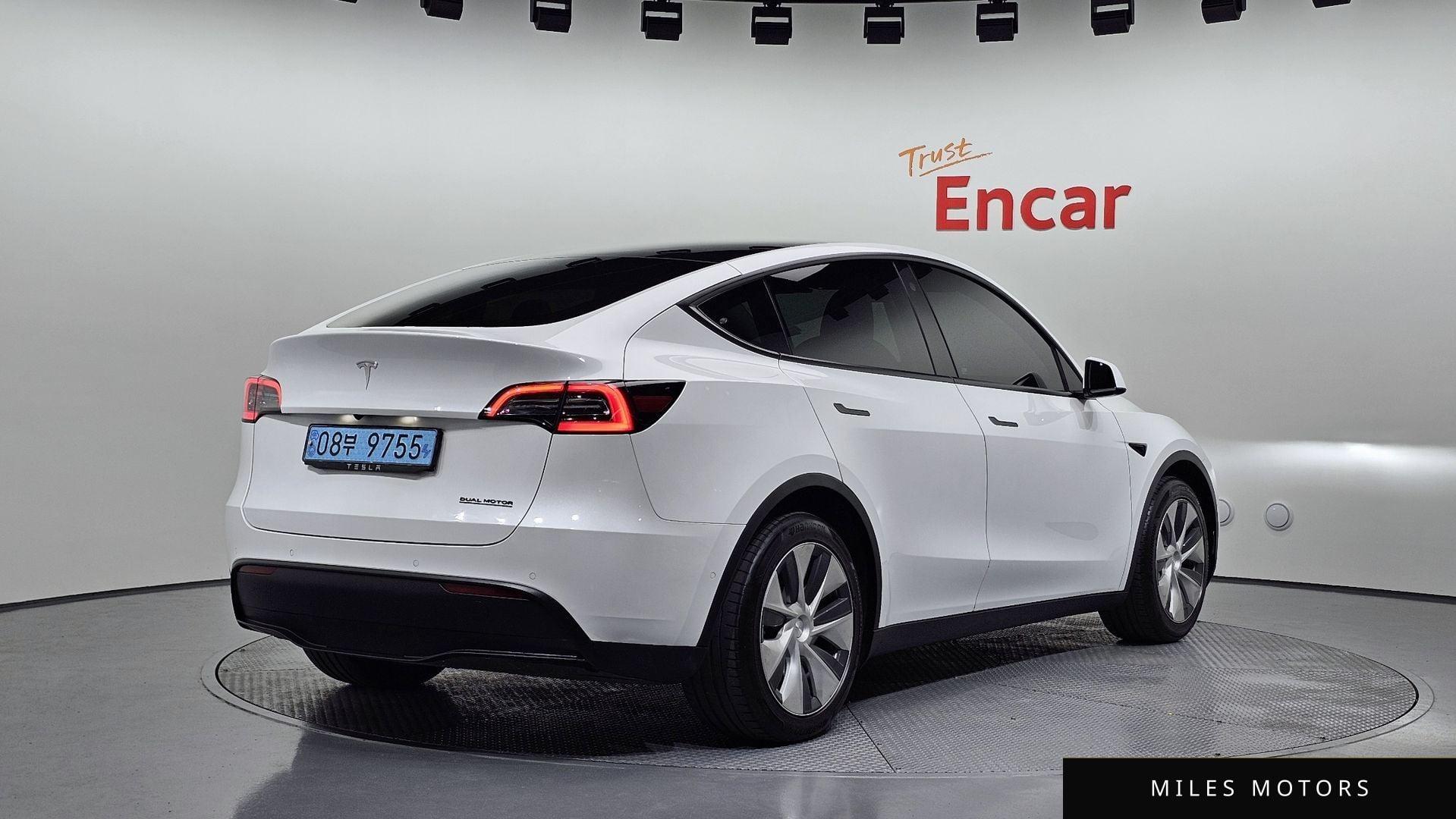 Tesla Model Y 2021 — миниатюра 2
