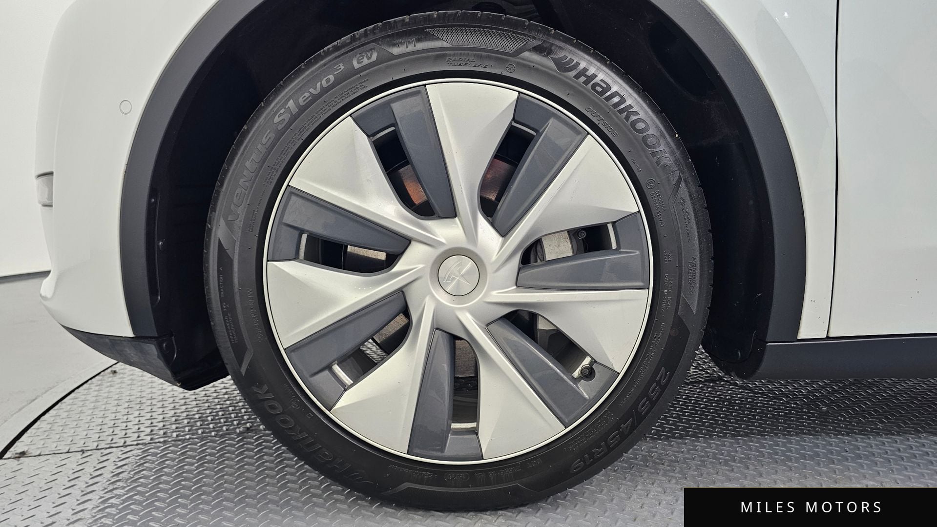 Tesla Model Y 2021 — миниатюра 5
