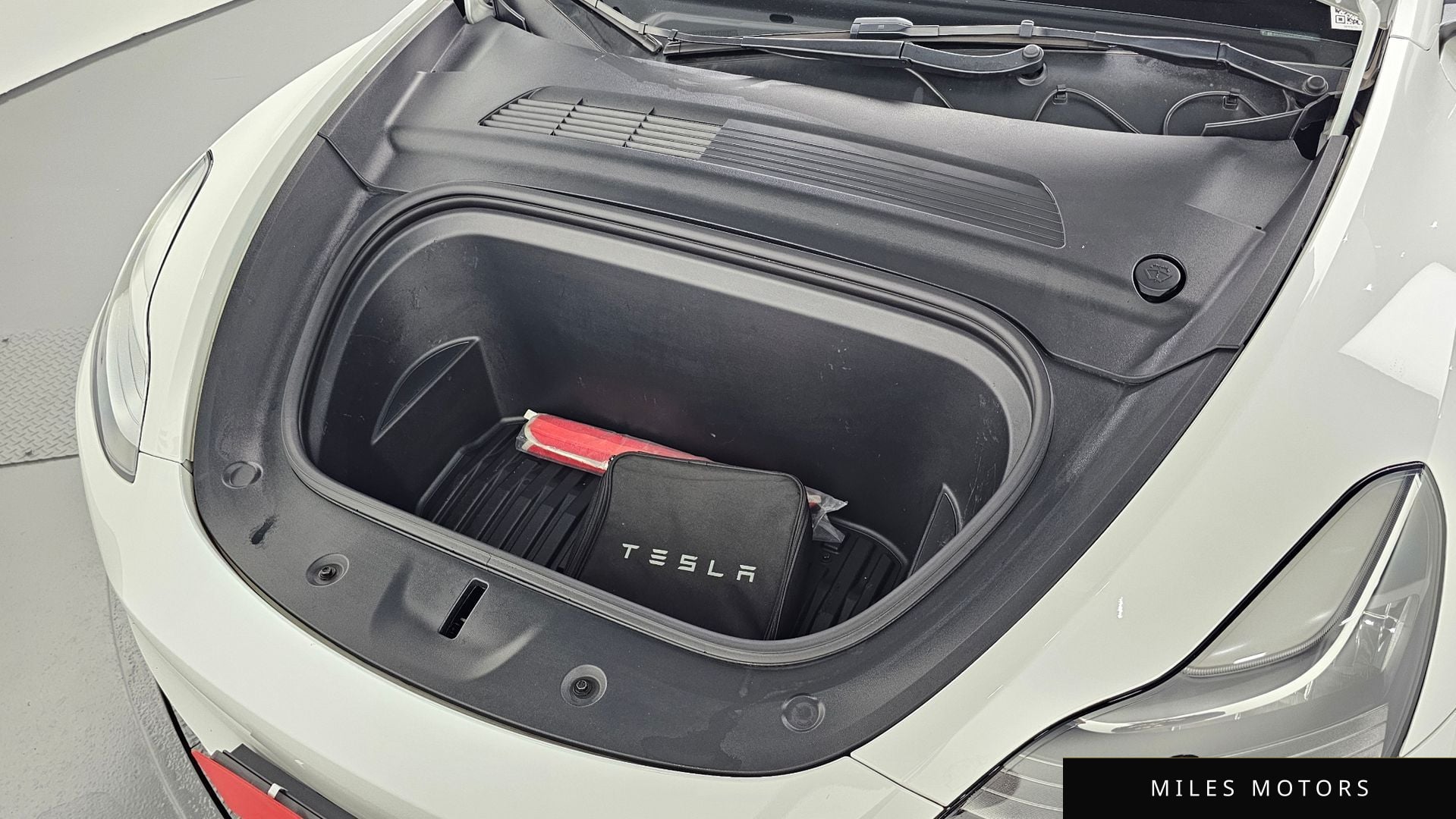 Tesla Model Y 2021 — миниатюра 6