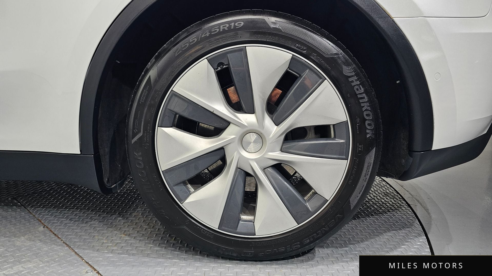 Tesla Model Y 2021 — миниатюра 7