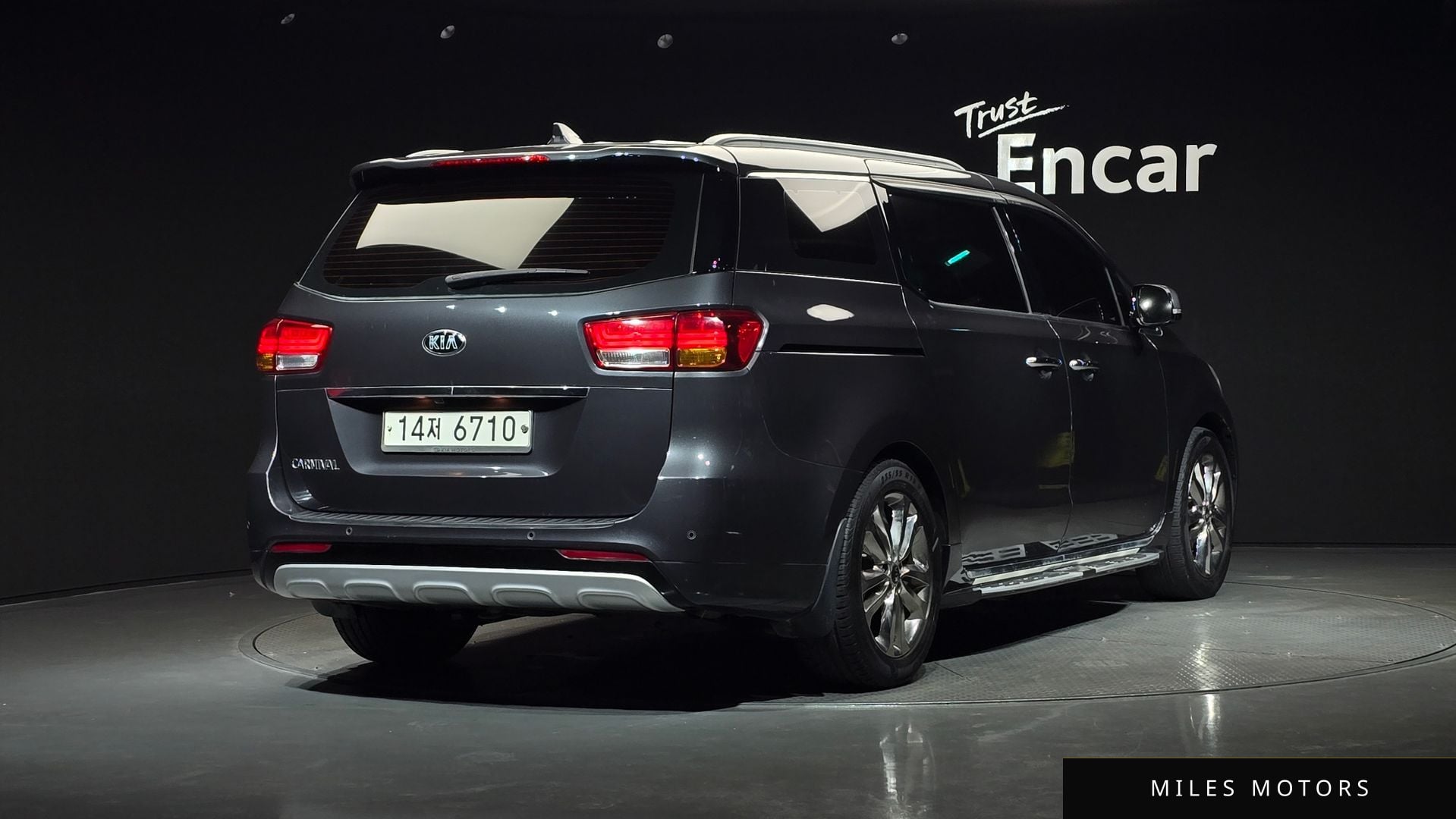 Kia Canival 2015 — миниатюра 2