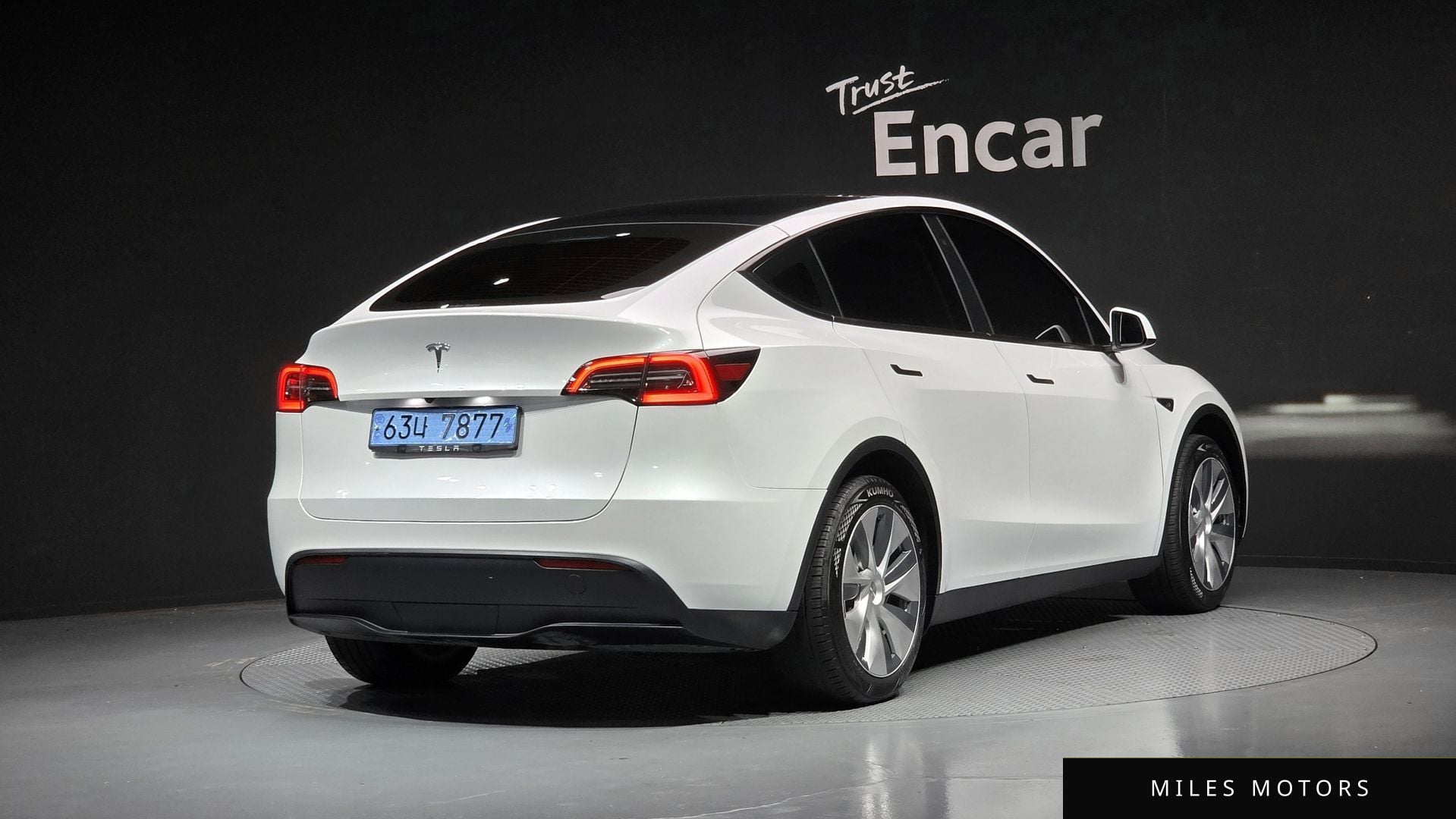 Tesla Model Y 2023 — миниатюра 2