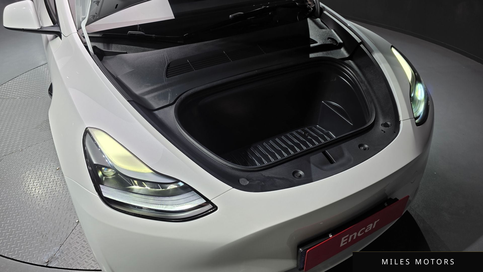 Tesla Model Y 2023 — миниатюра 6