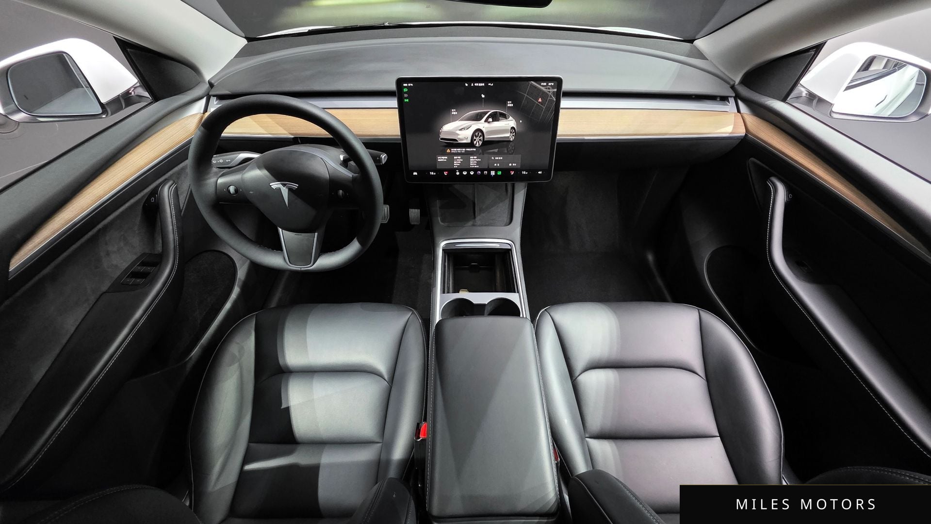 Tesla Model Y 2023 — миниатюра 10