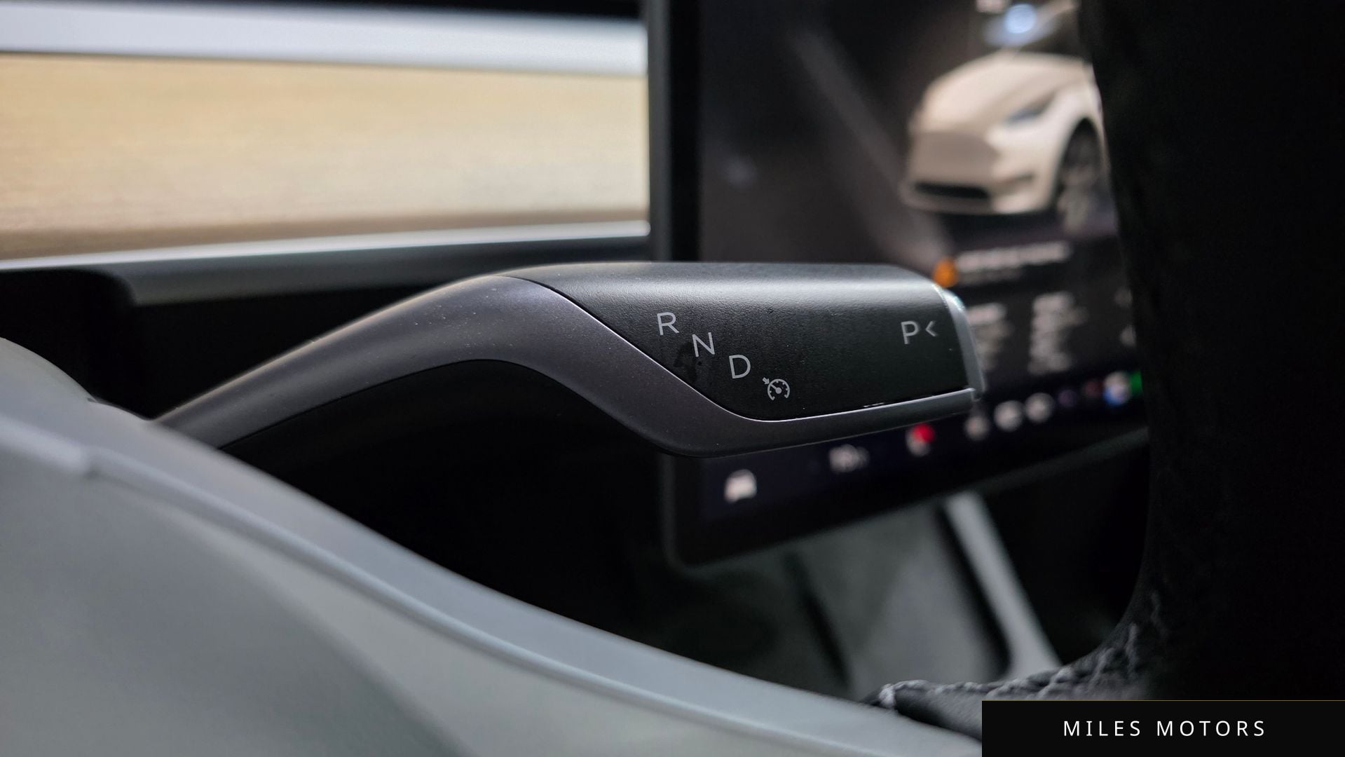 Tesla Model Y 2023 — миниатюра 12