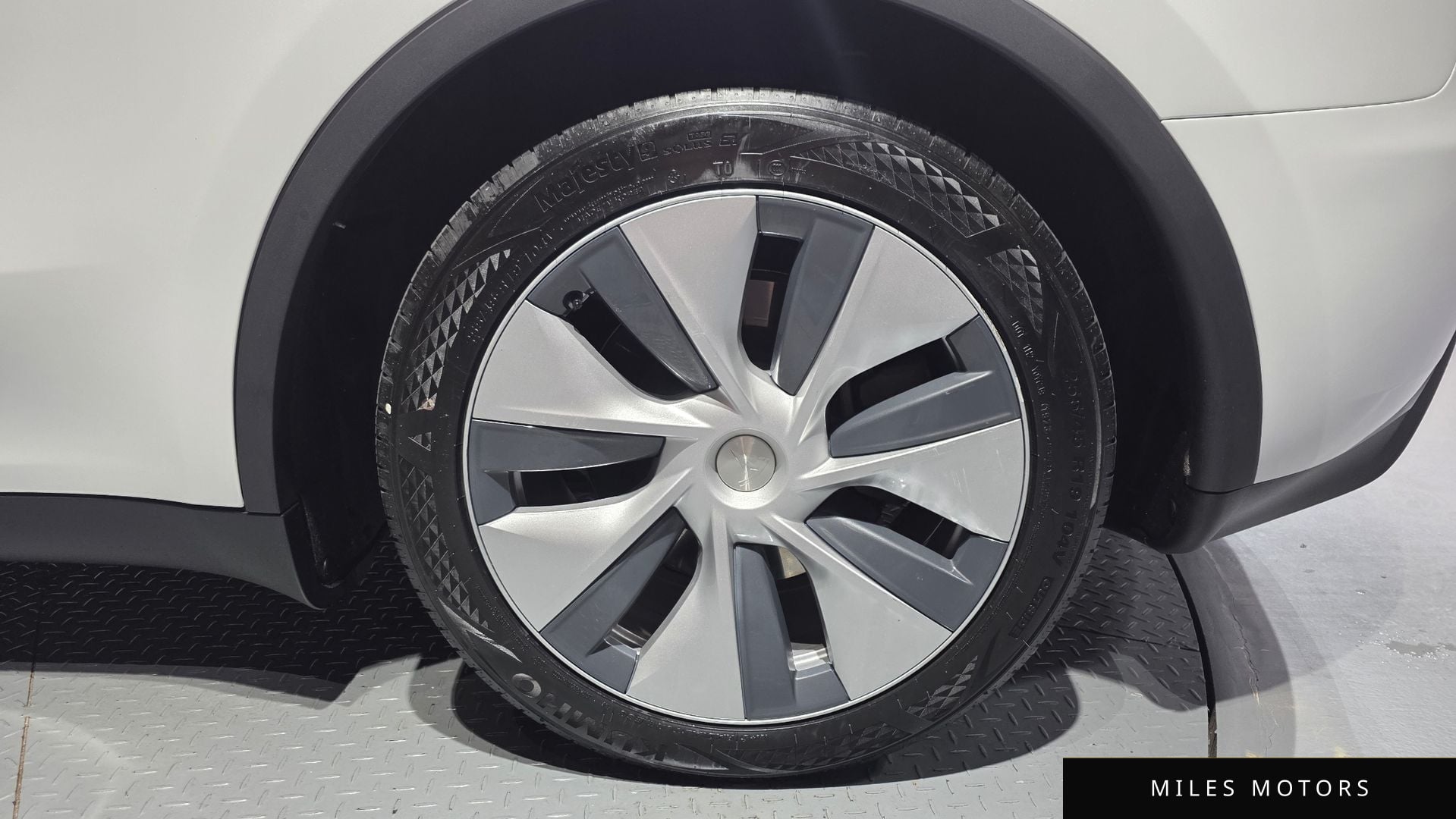 Tesla Model Y 2023 — миниатюра 7
