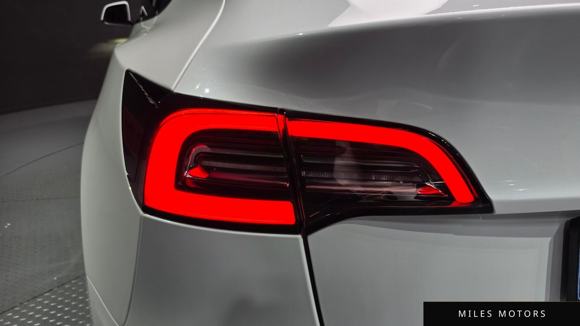 Tesla Model Y 2023 — миниатюра 9