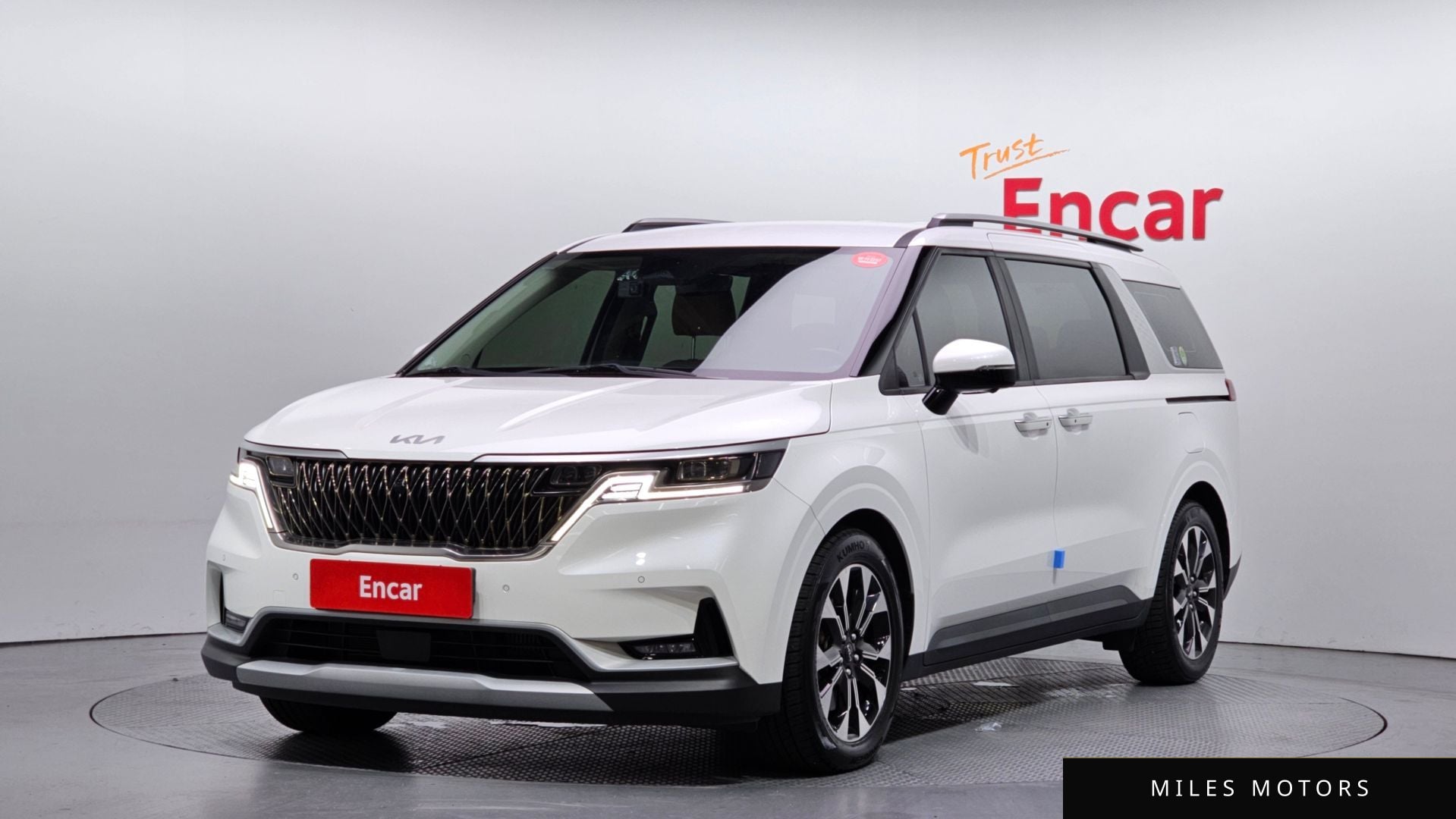 Kia Carnival 2023 — фото 1 из 12