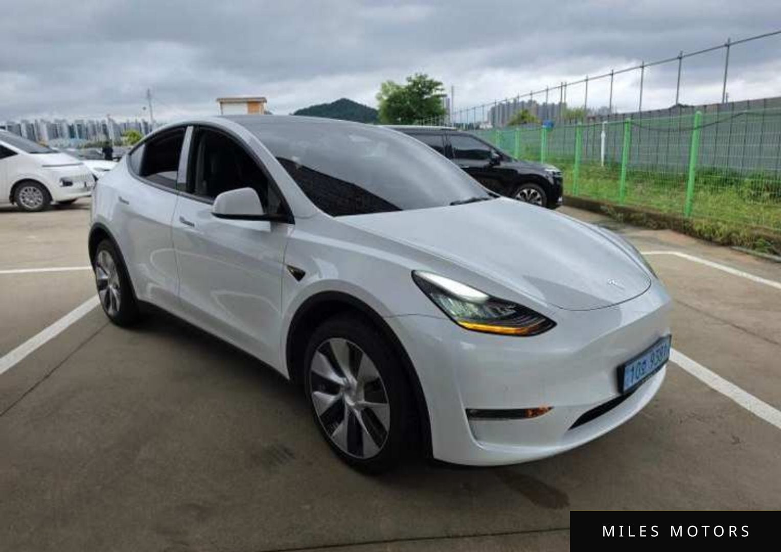 Tesla Model Y 2022 — миниатюра 8