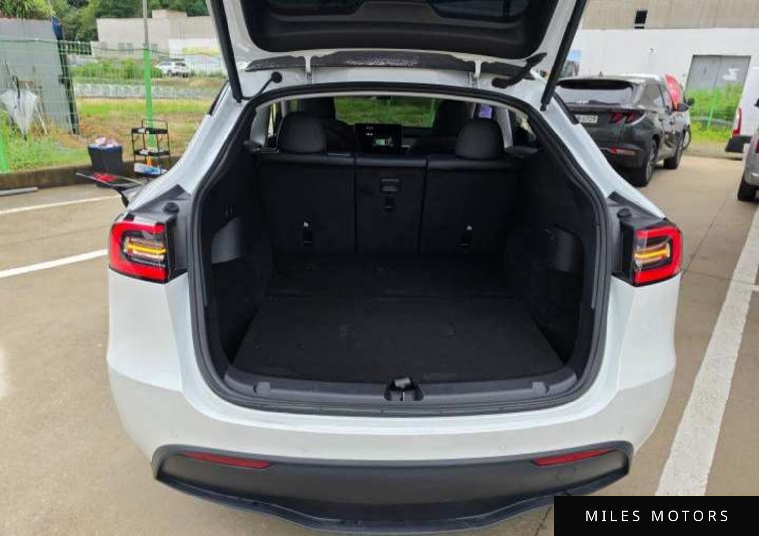 Tesla Model Y 2022 — миниатюра 11