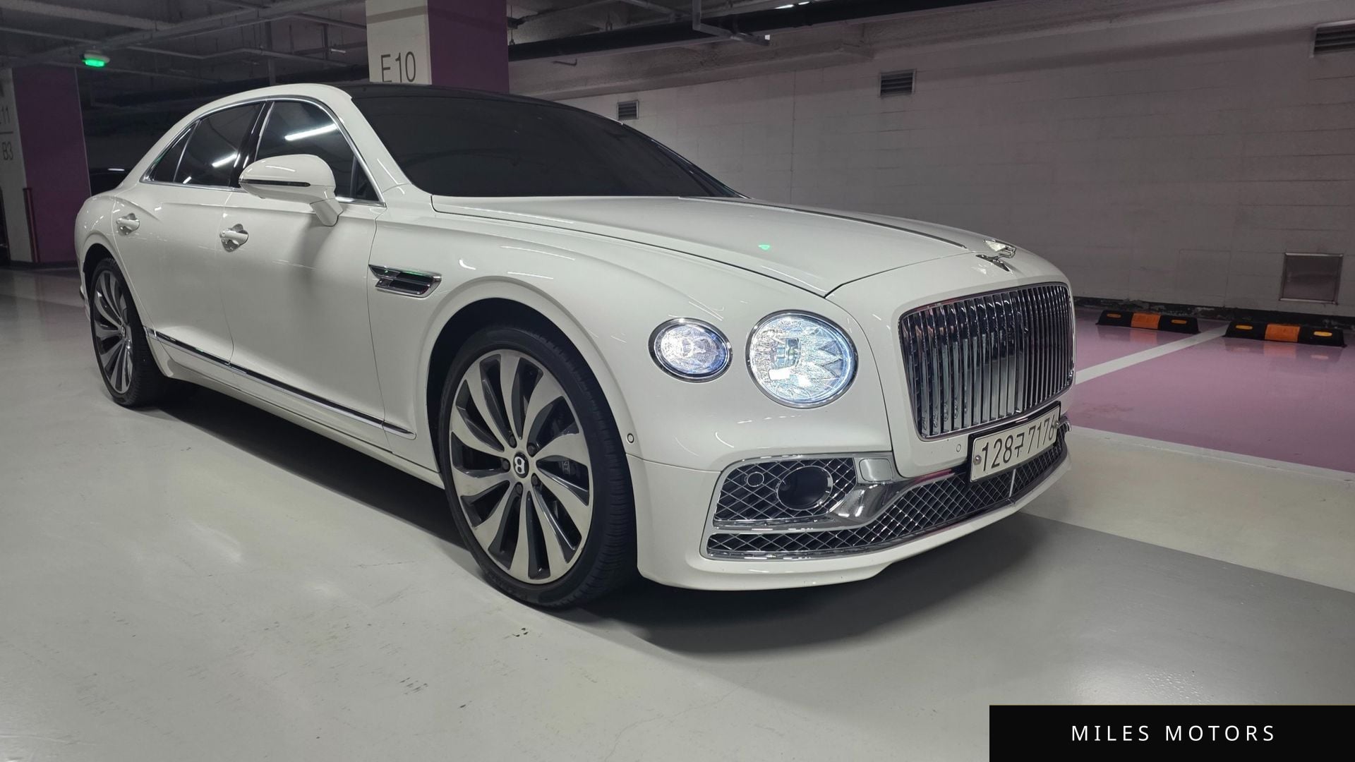 Bentley Flying Spur 2022 — миниатюра 3