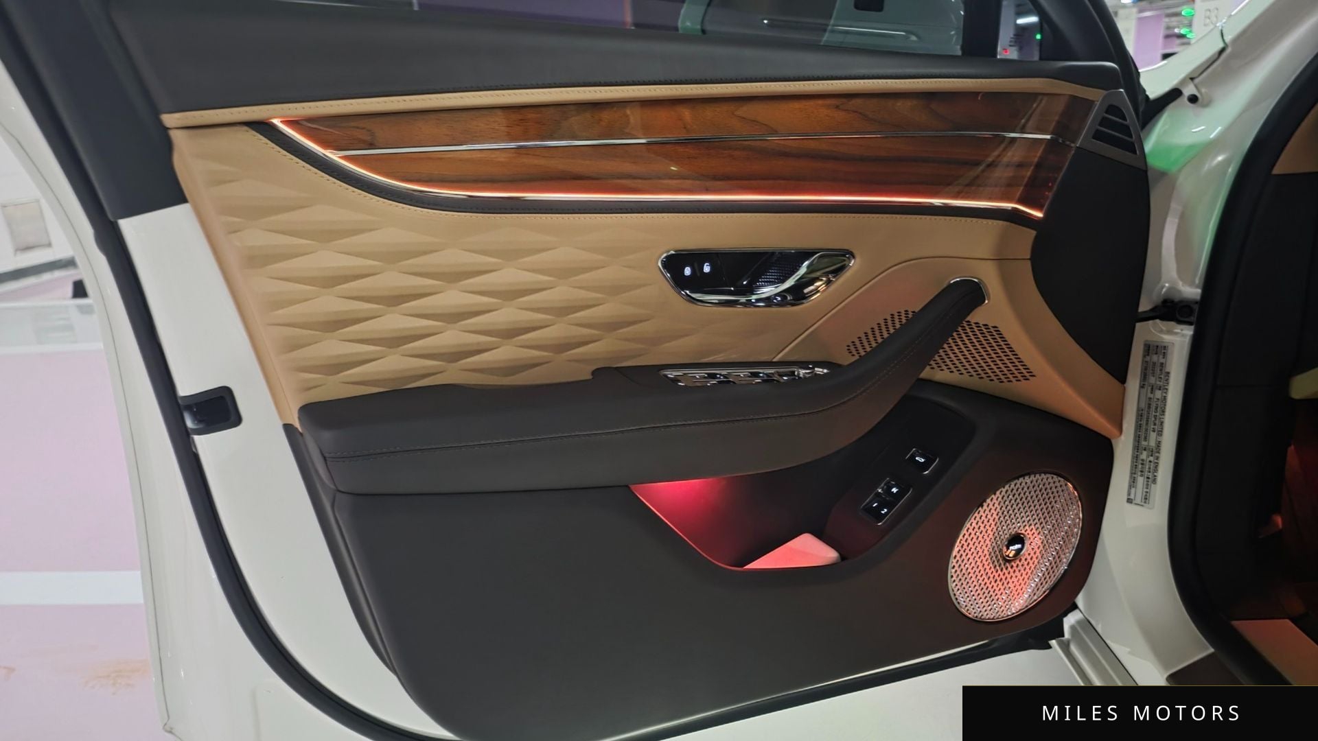 Bentley Flying Spur 2022 — миниатюра 7