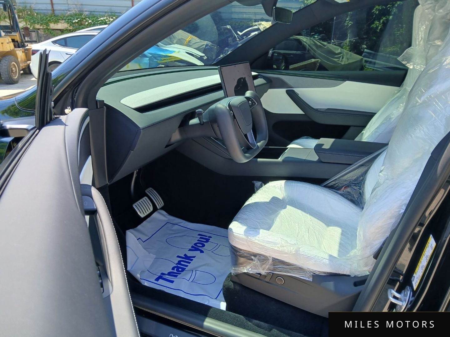 Tesla Model Y 2026 — миниатюра 10