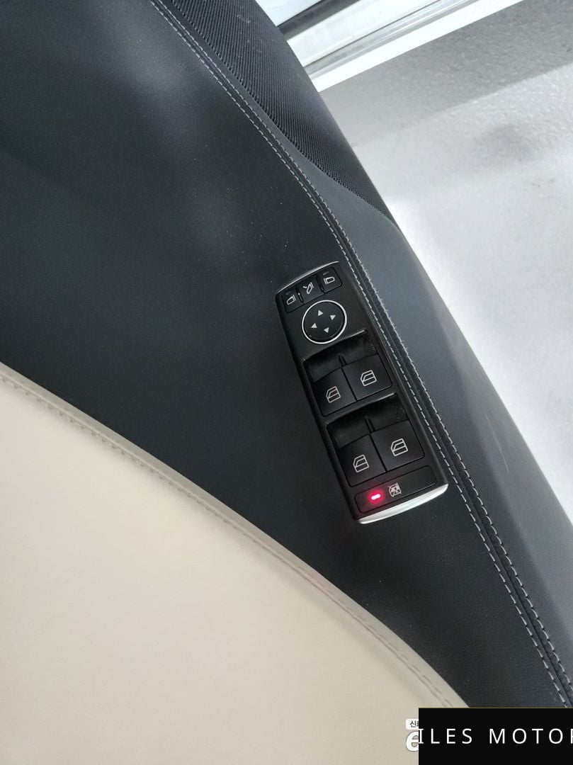 Tesla Model S 2020 — миниатюра 7