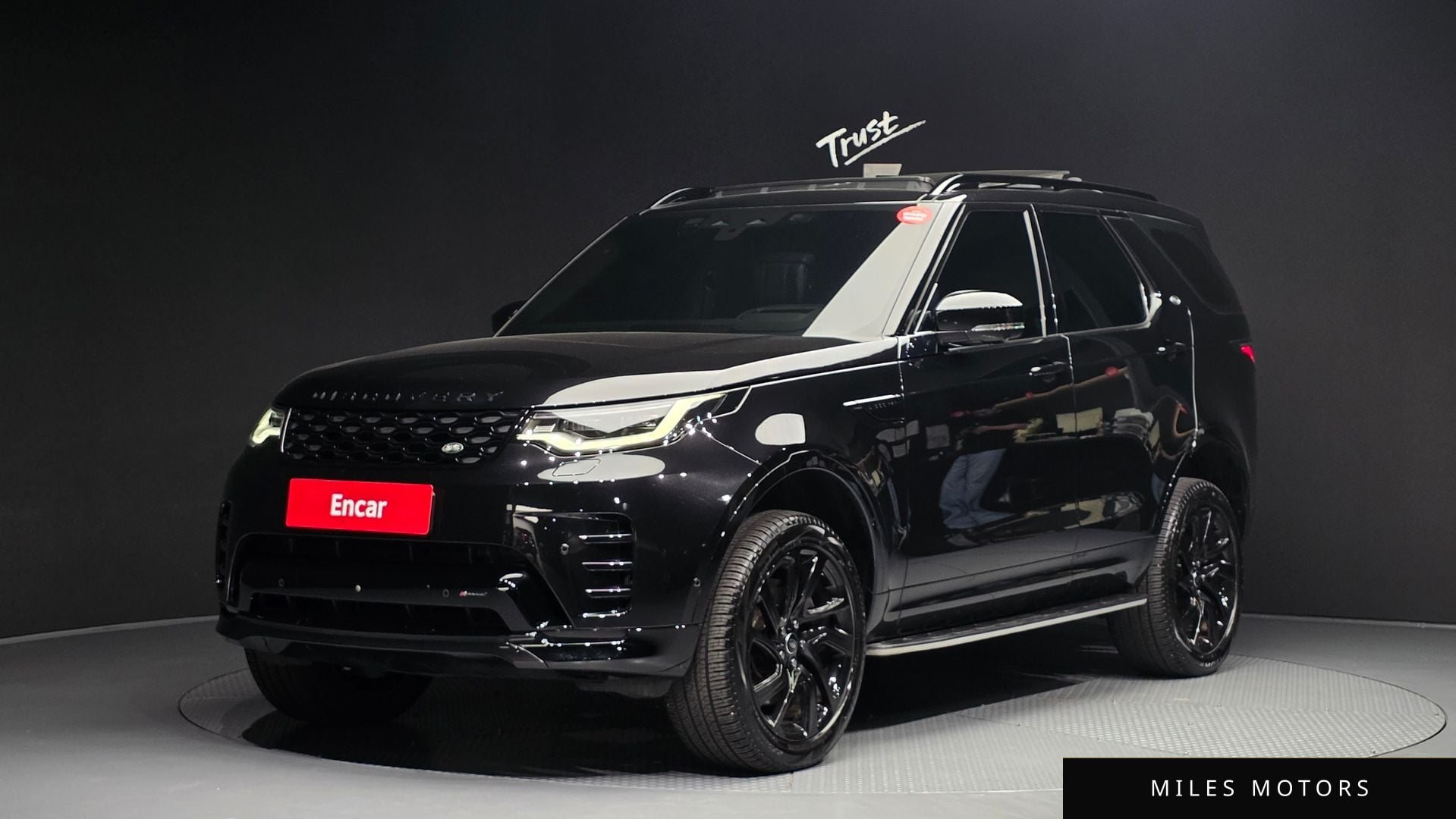 Land Rover Discovery 2023 — фото 1 из 12