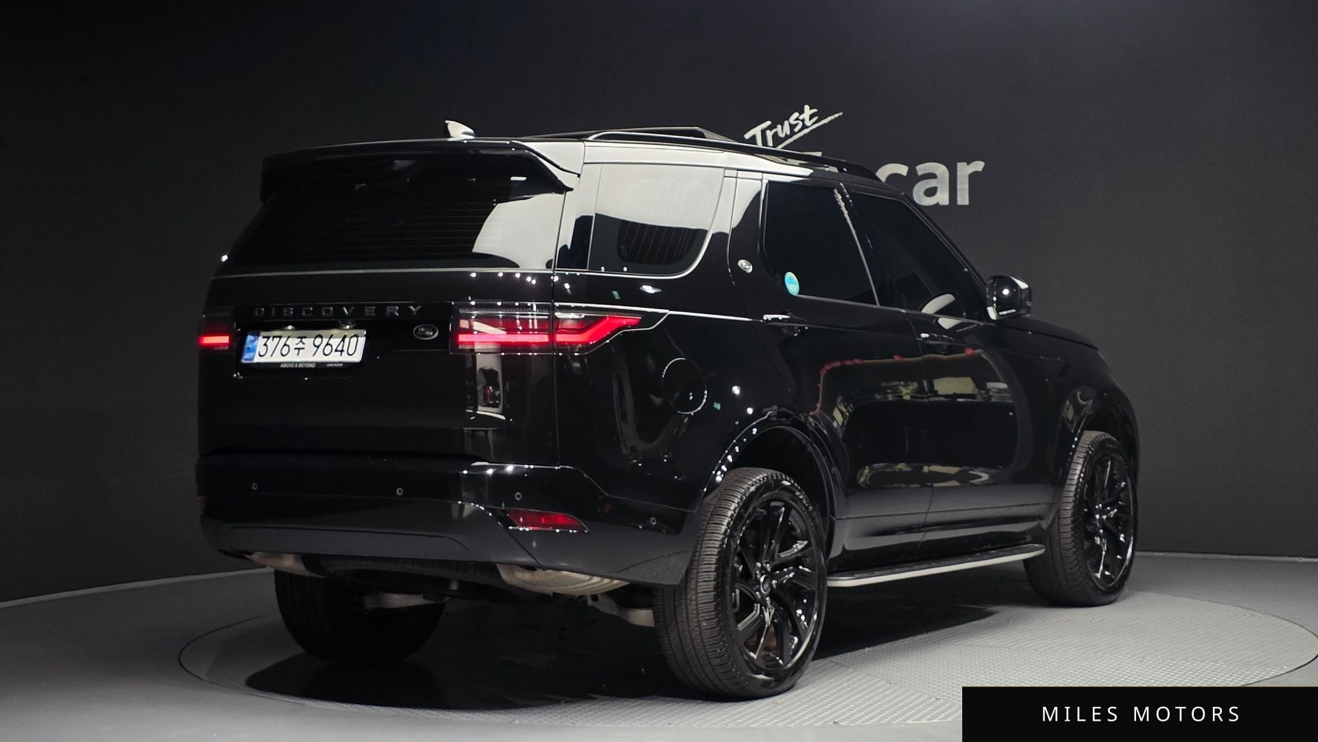 Land Rover Discovery 2023 — миниатюра 2