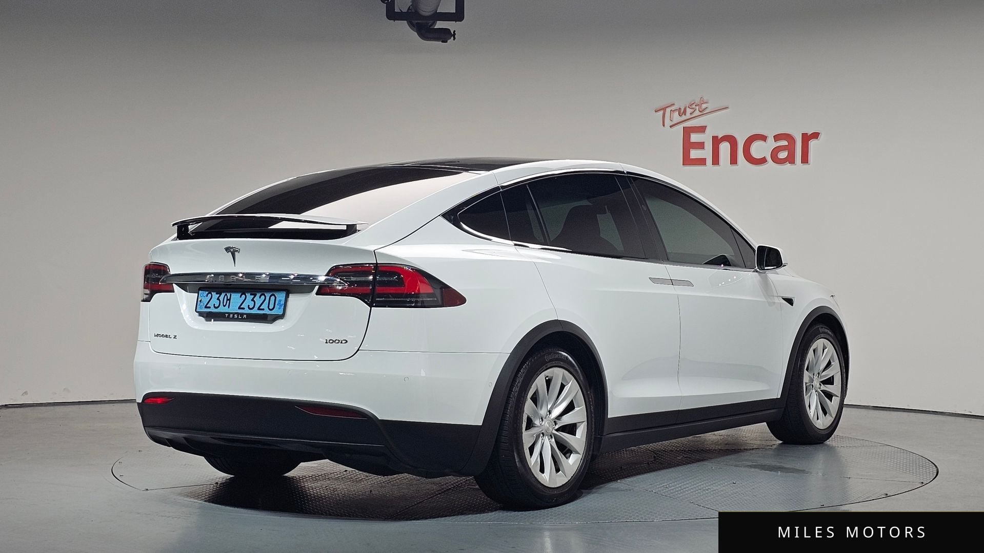 Tesla Model X 2018 — миниатюра 2