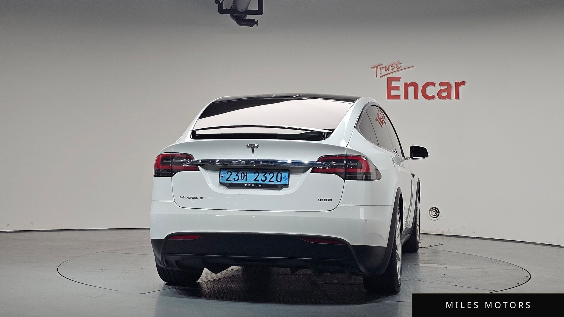 Tesla Model X 2018 — миниатюра 4