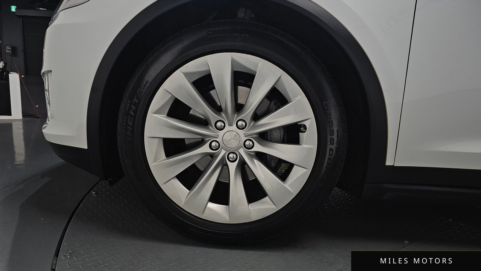 Tesla Model X 2018 — миниатюра 5