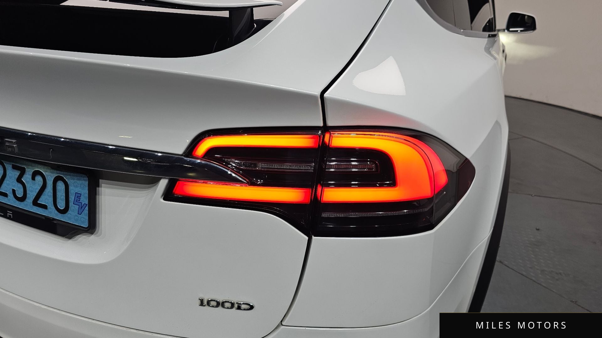 Tesla Model X 2018 — миниатюра 9