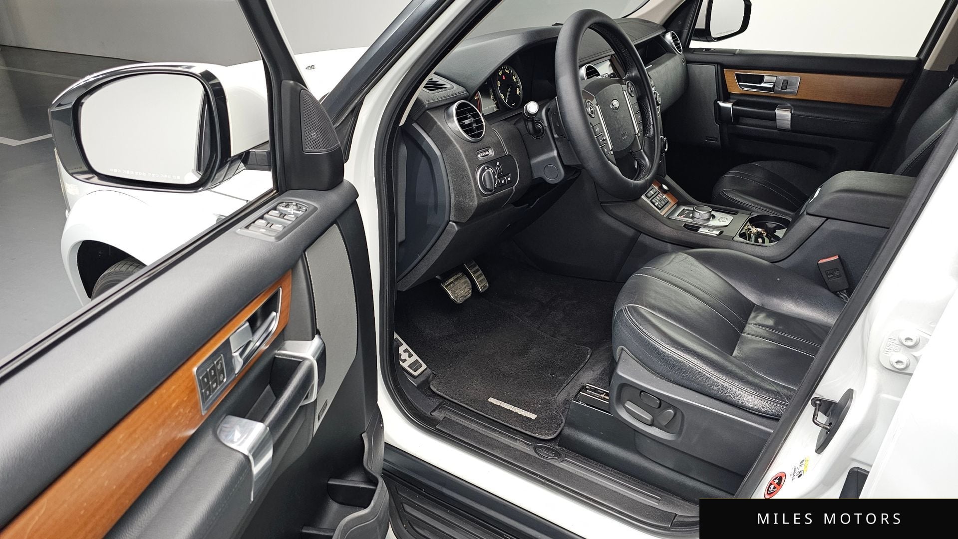 Land Rover Discovery 2016 — миниатюра 10