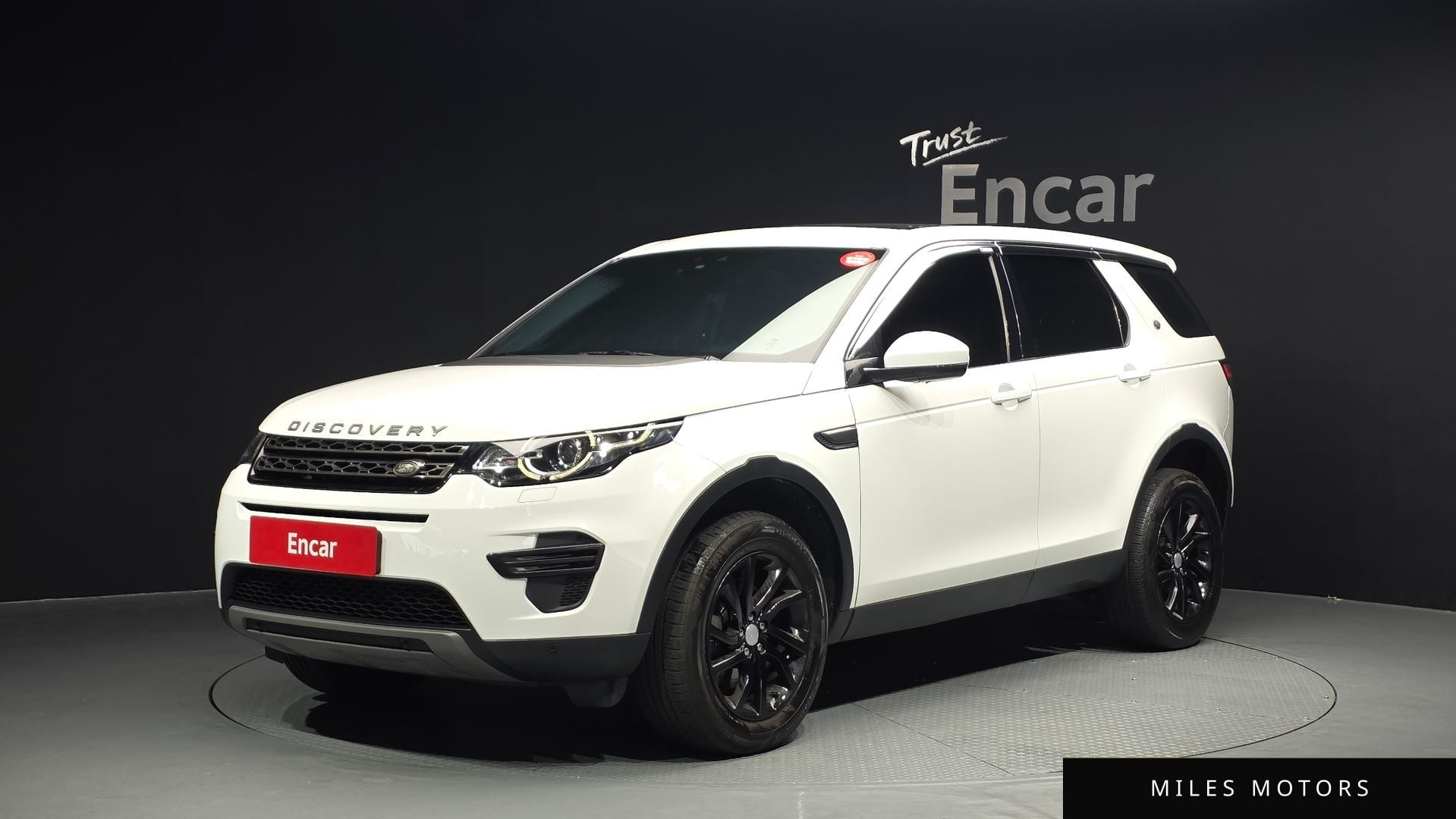 Land Rover Discovery Sport 2018 — фото 1 из 12
