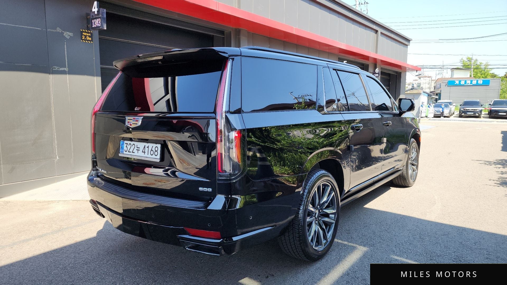 Cadillac Escalade 2023 — миниатюра 2