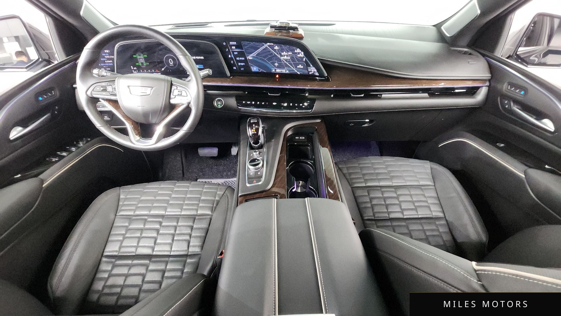 Cadillac Escalade 2023 — миниатюра 10