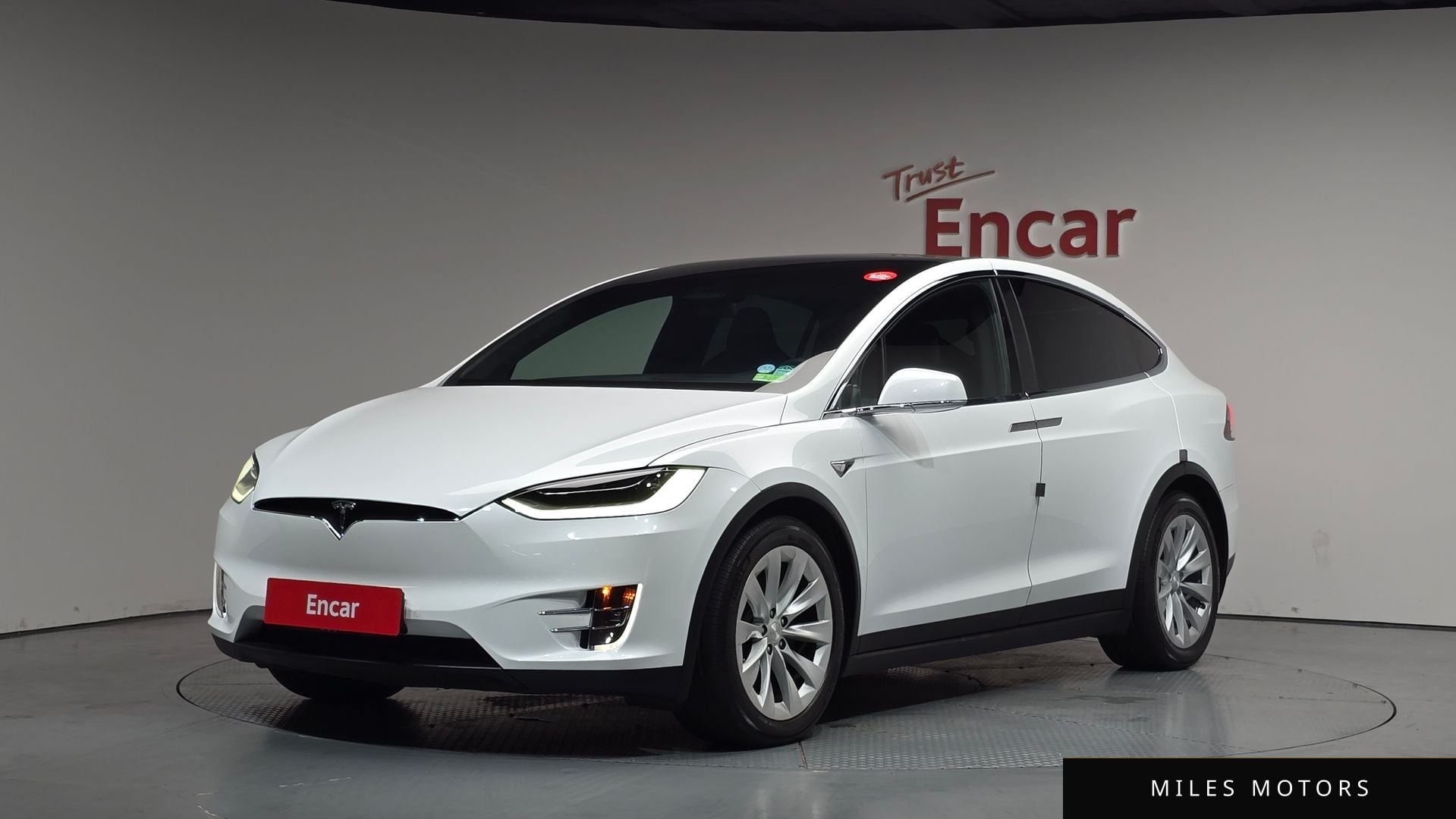 Tesla Model X 2018 — фото 1 из 12