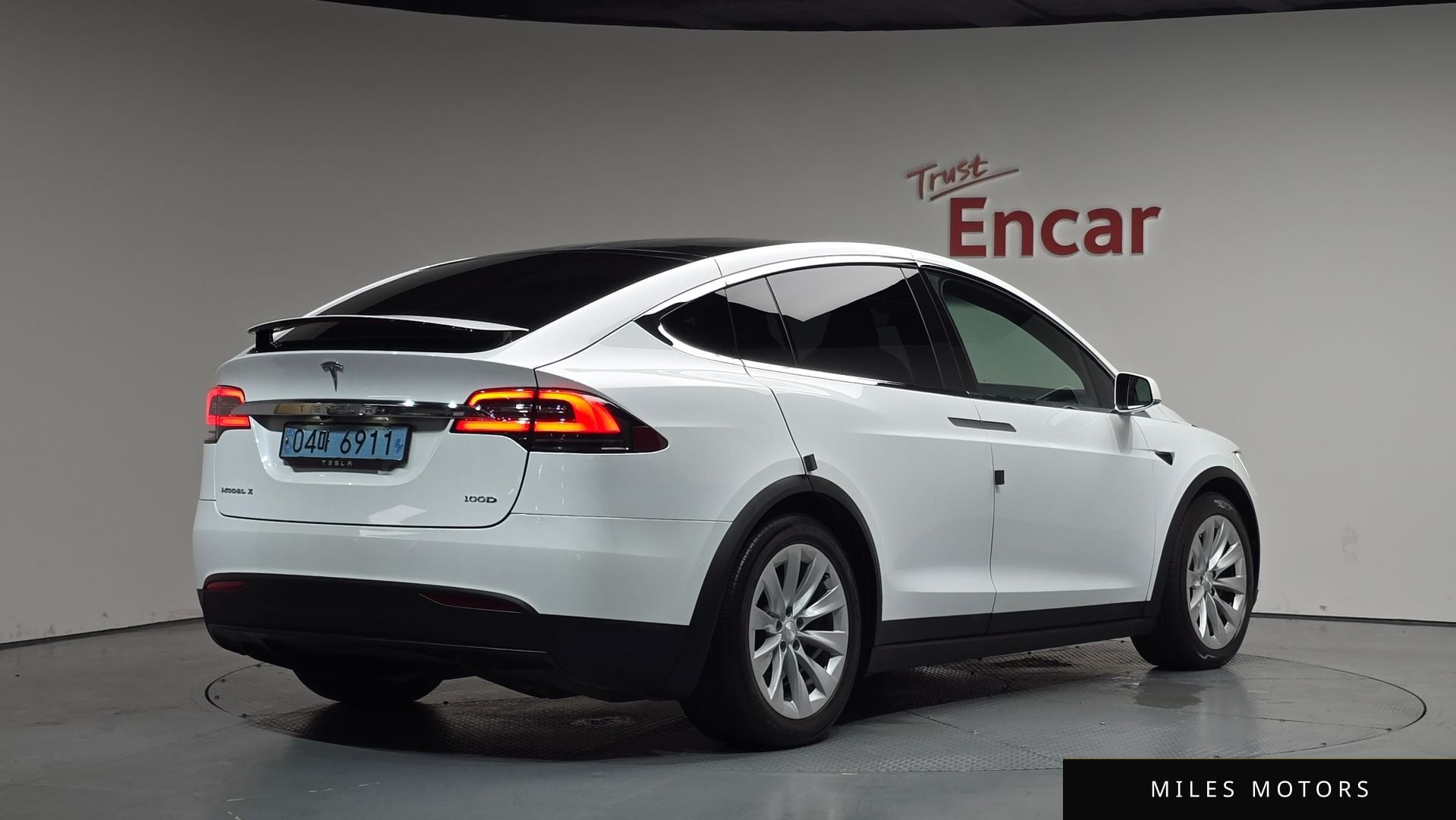 Tesla Model X 2018 — миниатюра 2