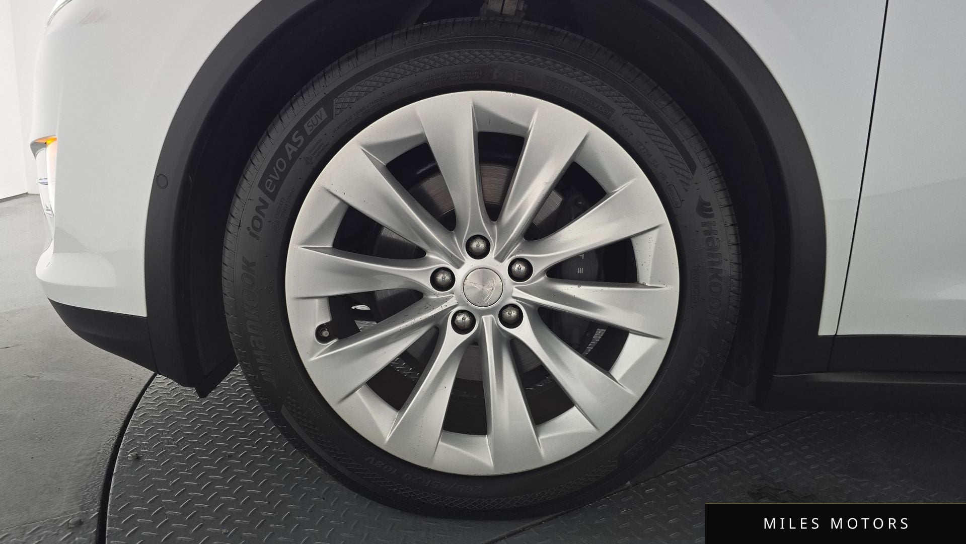 Tesla Model X 2018 — миниатюра 5