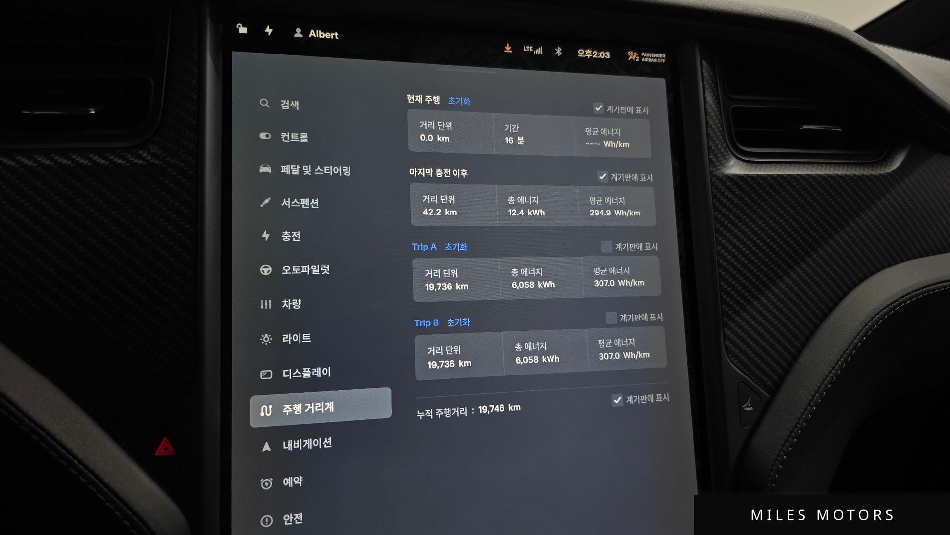 Tesla Model X 2018 — миниатюра 11